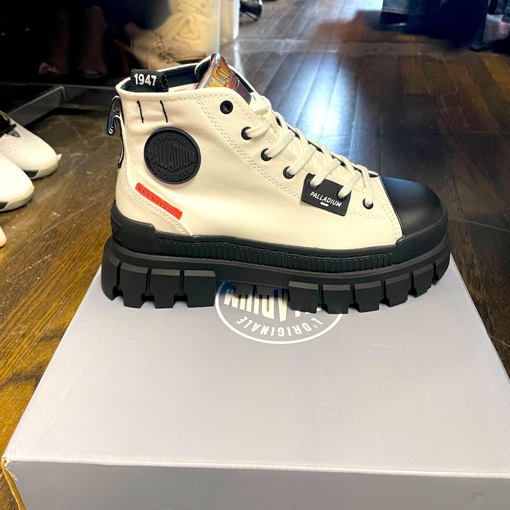 Palladium Revolt Hi TX Boots🔥